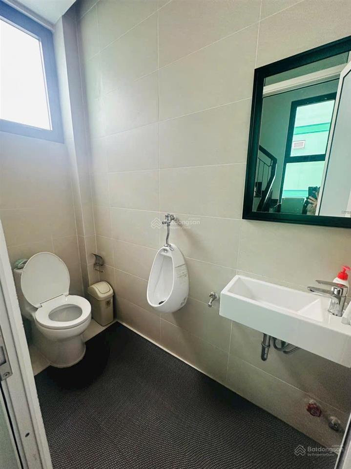 Nhà gần sân bay trệt lửng lầu 4,5x18m có máy lạnh từng phòng hẻm xe hơi hoàng văn thụ p4 tân bình