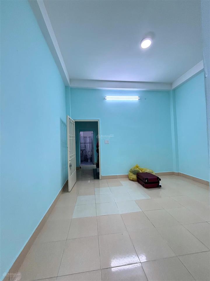 Trệt 2 lầu 4x11m có 4pn 3wc gần cv làng hoa giá chỉ 10 triệu