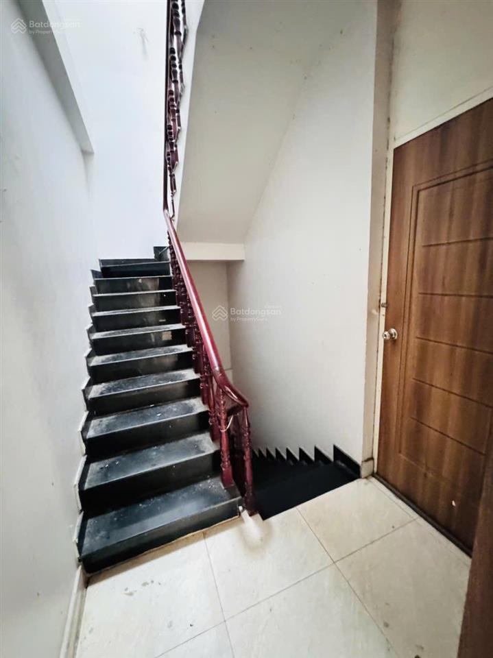Căn góc 2 mặt tiền đường quảng hàm trệt 3 lầu gồm 7pn 7wc giá 35 triệu còn tl