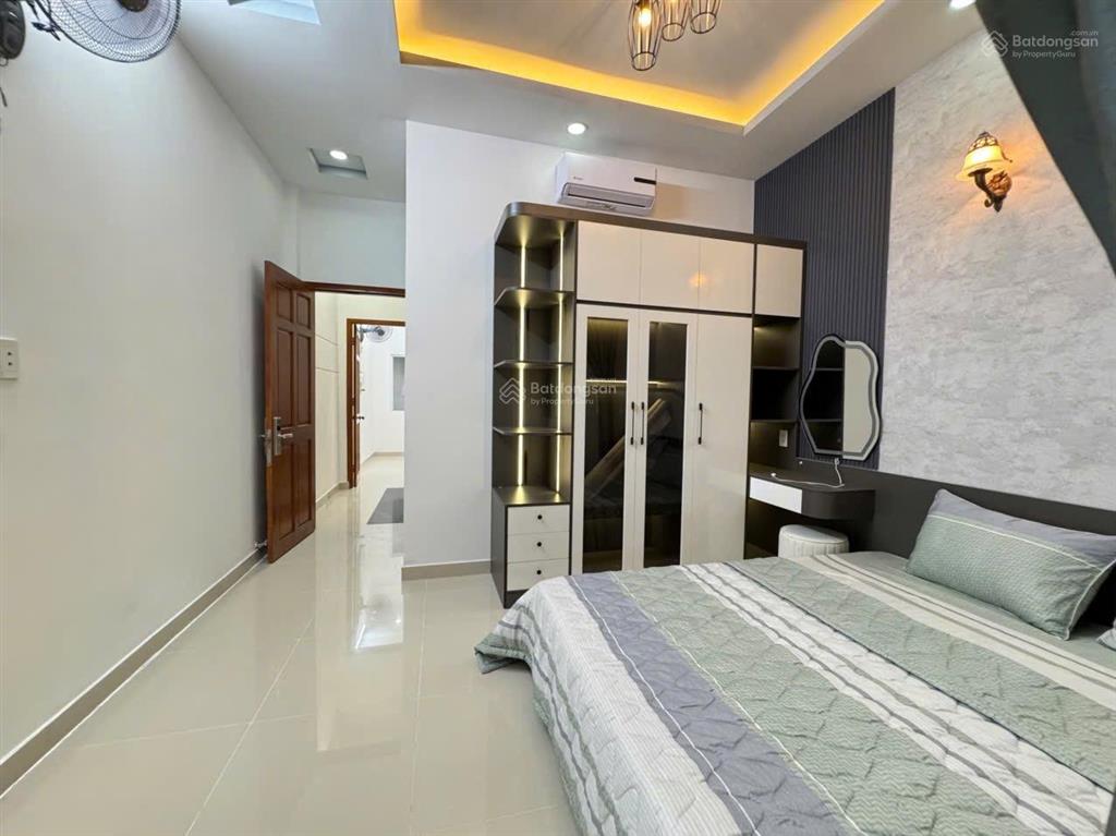 Full nội thất trệt 3 lầu 4pn 5wc hẻm xe hơi phạm văn chiêu p14 giá 25 triệu