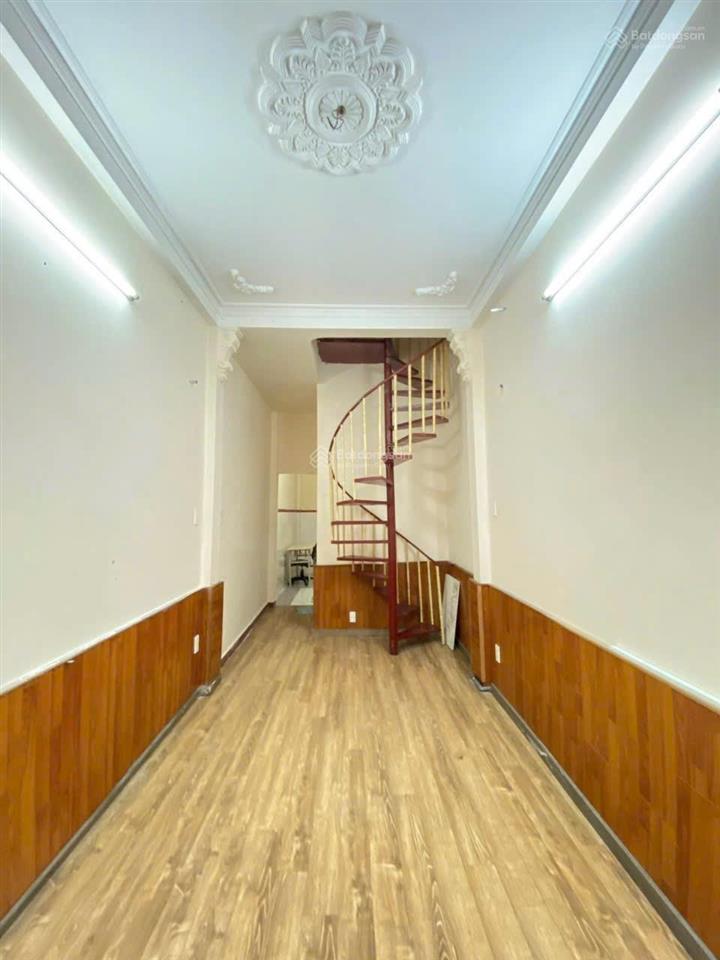 Nhà vị trí trung tâm gần sân bay 4pn 3wc nguyễn kiệm p3 gv cho nhóm sinh viên giá 10 triệu tl