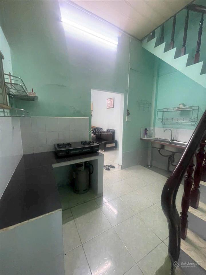 Nhà gần sân bay 4,5x10m trệt lầu 2pn 1wc nguyễn kiệm p3 gv giá 8 triệu còn giảm