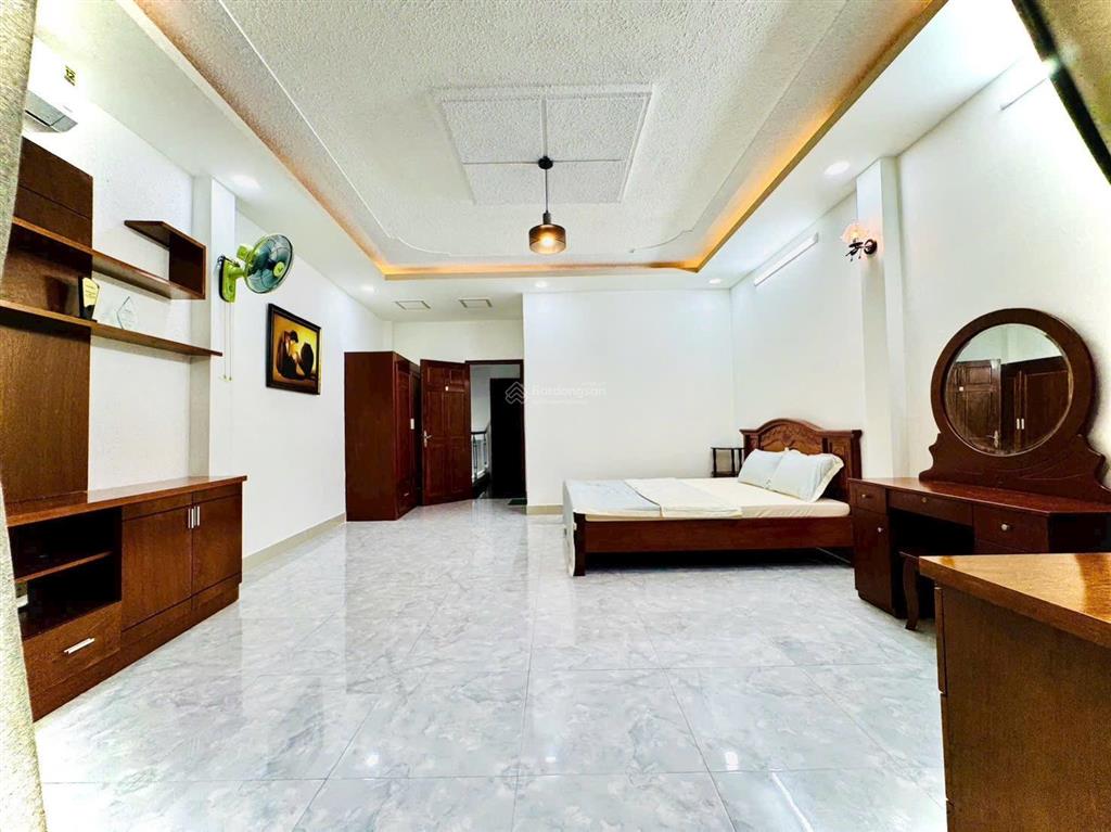 Trệt 3 lầu sân thượng 5x20m có 5pn 6wc xe hơi ngủ trong nhà bùi quang là p12 gv giá 30 triệu tl