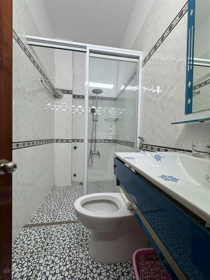 Trệt 3 lầu sân thượng 5x20m có 5pn 6wc xe hơi ngủ trong nhà bùi quang là p12 gv giá 30 triệu tl