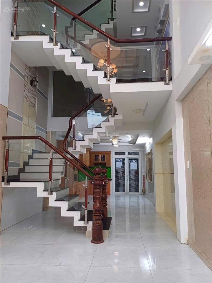 Nhà gần chợ an nhơn 4x18m trệt 3 lầu có 4pn 5wc hẻm xe hơi giá 18 triệu