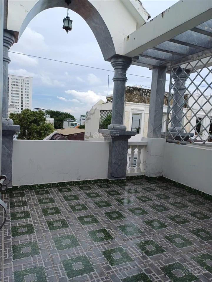 Nhà gần chợ an nhơn 4x18m trệt 3 lầu có 4pn 5wc hẻm xe hơi giá 18 triệu