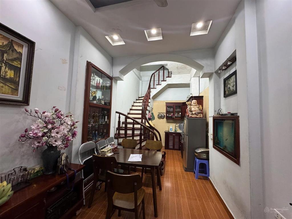 Nhà riêng bán tại nguyễn văn linh, long biên 25m, 4 tầng giá 4.75 tỷ. nhà dân xây, full nội thất.
