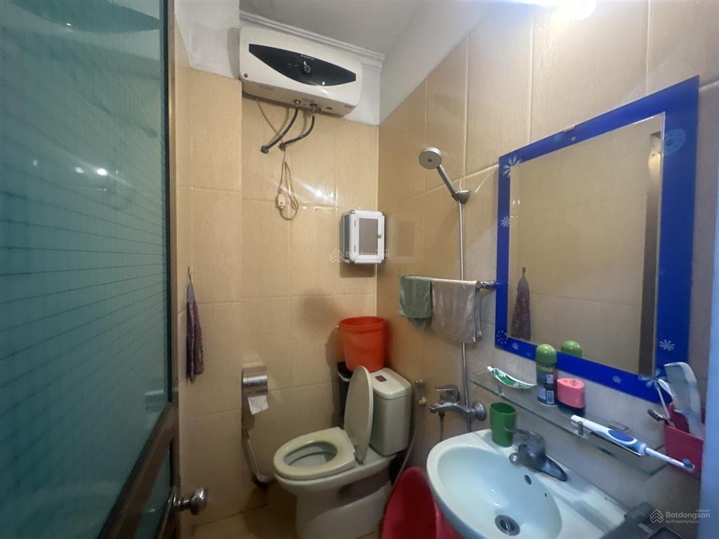 Nhà riêng bán tại nguyễn văn linh, long biên 25m, 4 tầng giá 4.75 tỷ. nhà dân xây, full nội thất.