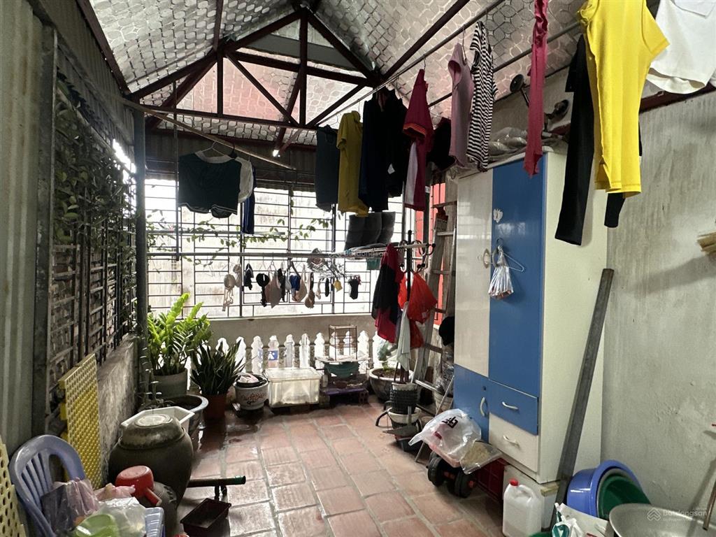 Nhà riêng bán tại nguyễn văn linh, long biên 25m, 4 tầng giá 4.75 tỷ. nhà dân xây, full nội thất.