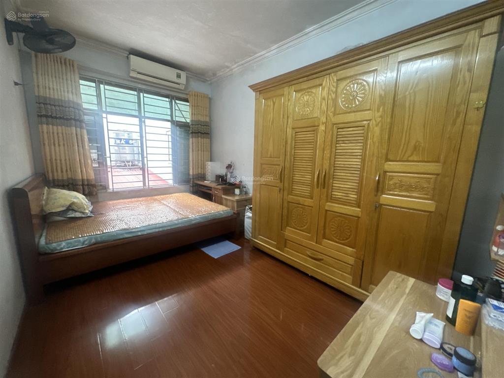 Nhà riêng bán tại nguyễn văn linh, long biên 25m, 4 tầng giá 4.75 tỷ. nhà dân xây, full nội thất.