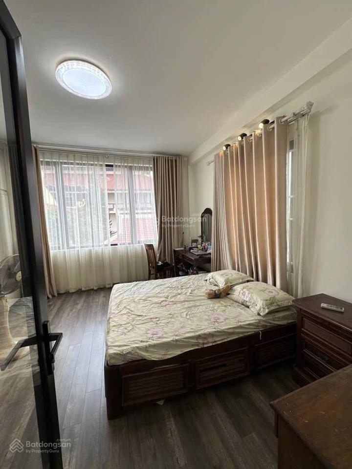 Bán nhà phố bát khối, long biên 80mx4 tầng giá 10.5 tỷ. sân vườn, nhà mới, đẹp gần ubnd phường.