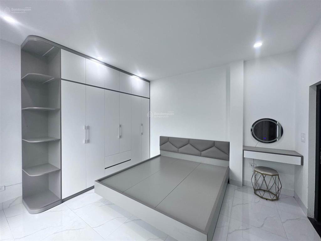 Cần bán nhà phố nguyễn đức thuận, gia lâm 40mx5 tầng. giá 6,3 tỷ. nhà mới, ô tô đỗ cửa