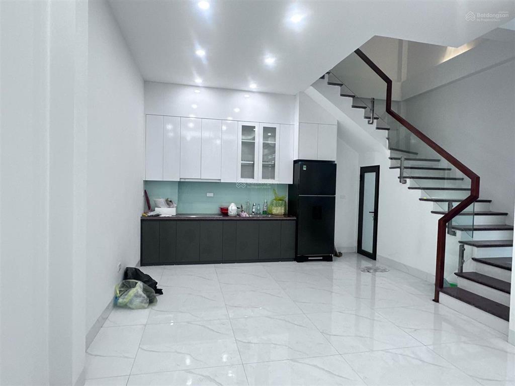 Cần bán nhà phố nguyễn đức thuận, gia lâm 40mx5 tầng. giá 6,3 tỷ. nhà mới, ô tô đỗ cửa
