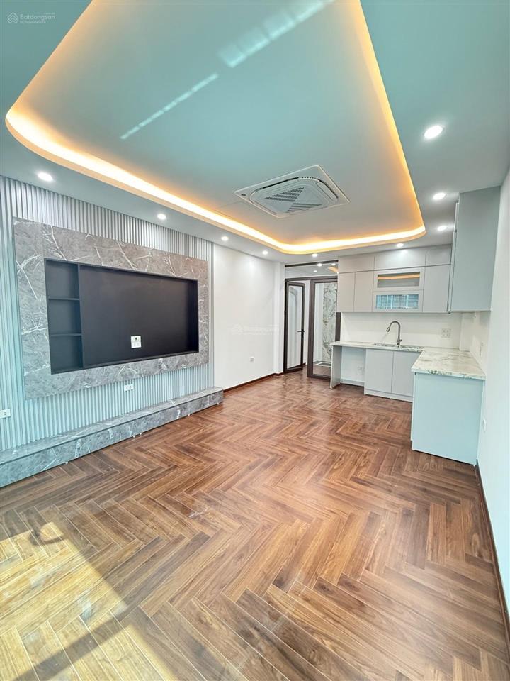 Bán nhà phố hoa lâm, long biên 45m x 6 tầng, giá 9,5 tỷ. thang máy, full nội thất, hiếm