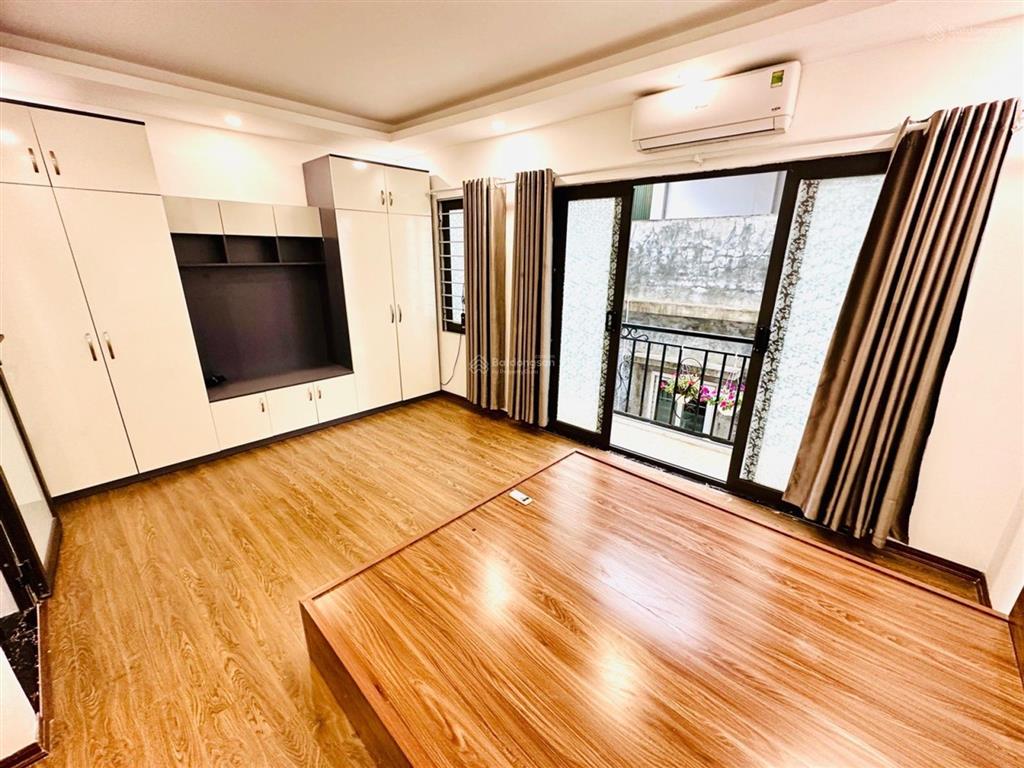 Bán nhà riêng tại phúc lợi, 6,8 tỷ, 35 m2, 3pn, 4wc, 5 tầng, 5.1m mặt tiền. nhà đẹp, ô tô đỗ cửa