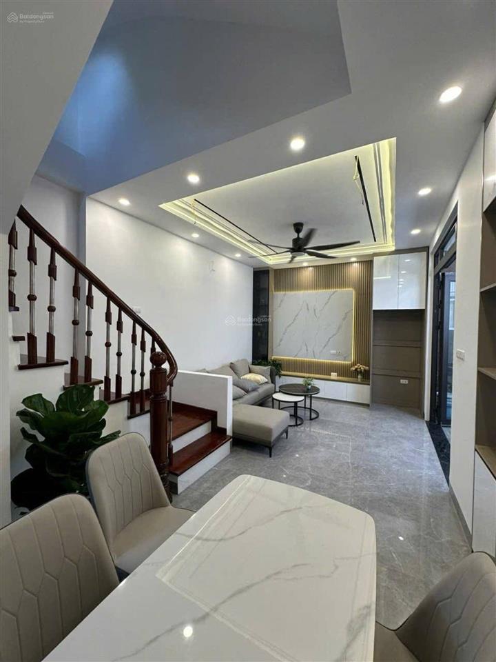 Bán nhà bồ đề, long biên 50m, 5 tầng, mặt tiền 6.5m giá 11.5 tỷ. nhà mới đẹp, full nội thất