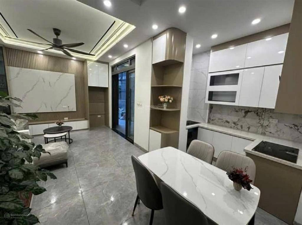 Bán nhà bồ đề, long biên 50m, 5 tầng, mặt tiền 6.5m giá 11.5 tỷ. nhà mới đẹp, full nội thất