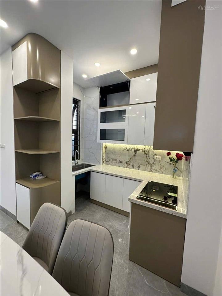 Bán nhà bồ đề, long biên 50m, 5 tầng, mặt tiền 6.5m giá 11.5 tỷ. nhà mới đẹp, full nội thất