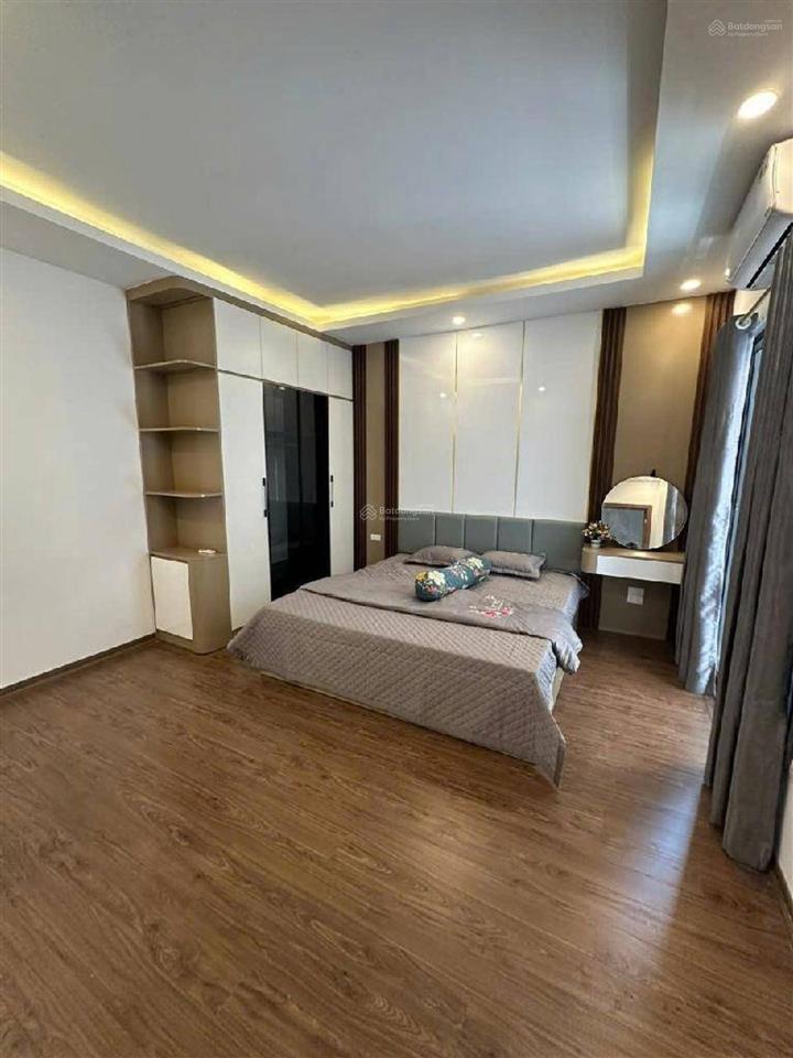 Bán nhà bồ đề, long biên 50m, 5 tầng, mặt tiền 6.5m giá 11.5 tỷ. nhà mới đẹp, full nội thất