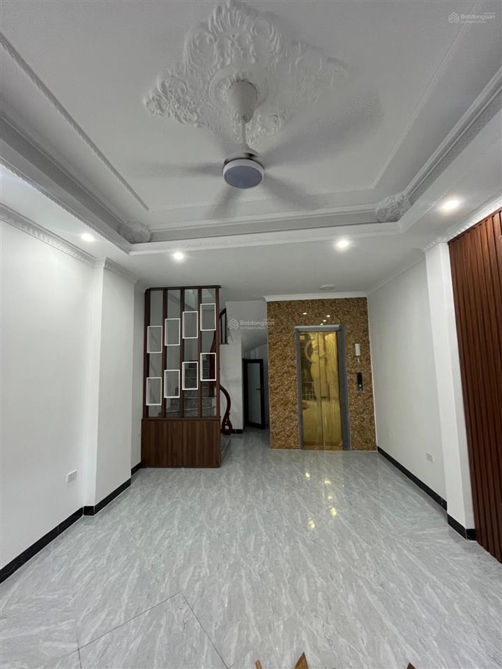 Bán nhà đông dư, bát tràng, gia lâm 35m2, 5 tầng giá 6.45 tỷ. nhà mới, thang máy, đầy đủ công năng