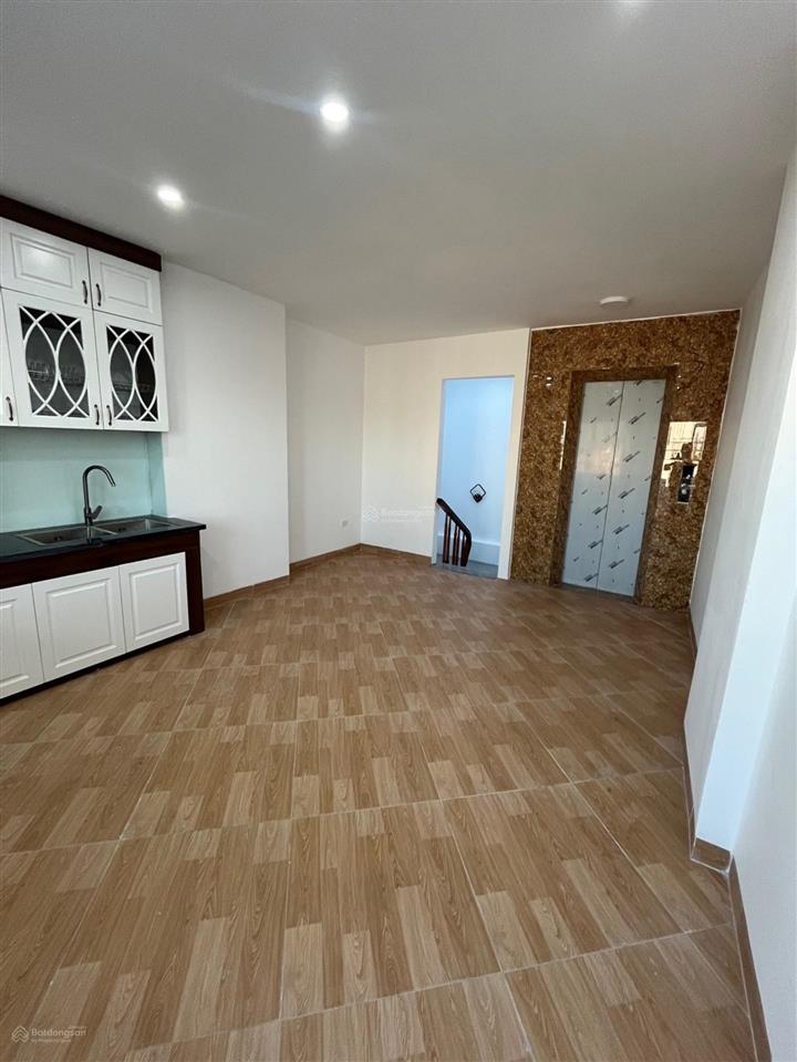Bán nhà đông dư, bát tràng, gia lâm 35m2, 5 tầng giá 6.45 tỷ. nhà mới, thang máy, đầy đủ công năng