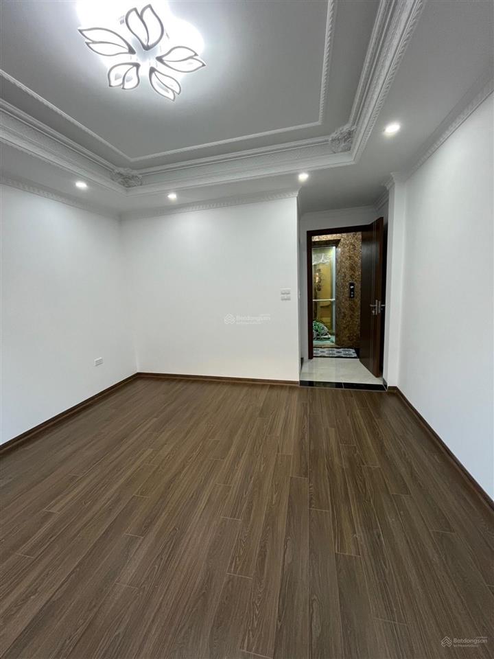 Bán nhà đông dư, bát tràng, gia lâm 35m2, 5 tầng giá 6.45 tỷ. nhà mới, thang máy, đầy đủ công năng