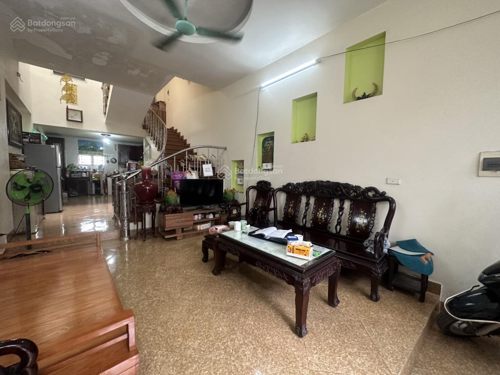 Bán nhà bát khối, long biên 60m2, 3 tầng, mặt tiền 4m giá 5,8 tỷ. nhà dân xây, diện tích rộng