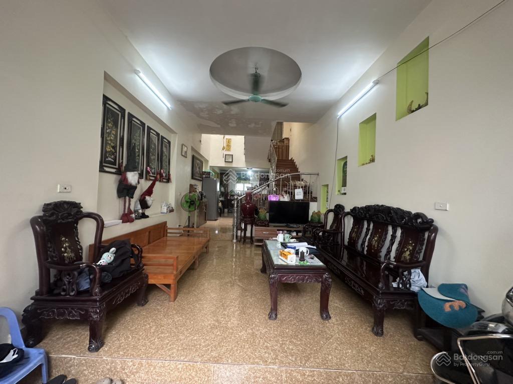 Bán nhà bát khối, long biên 60m2, 3 tầng, mặt tiền 4m giá 5,8 tỷ. nhà dân xây, diện tích rộng