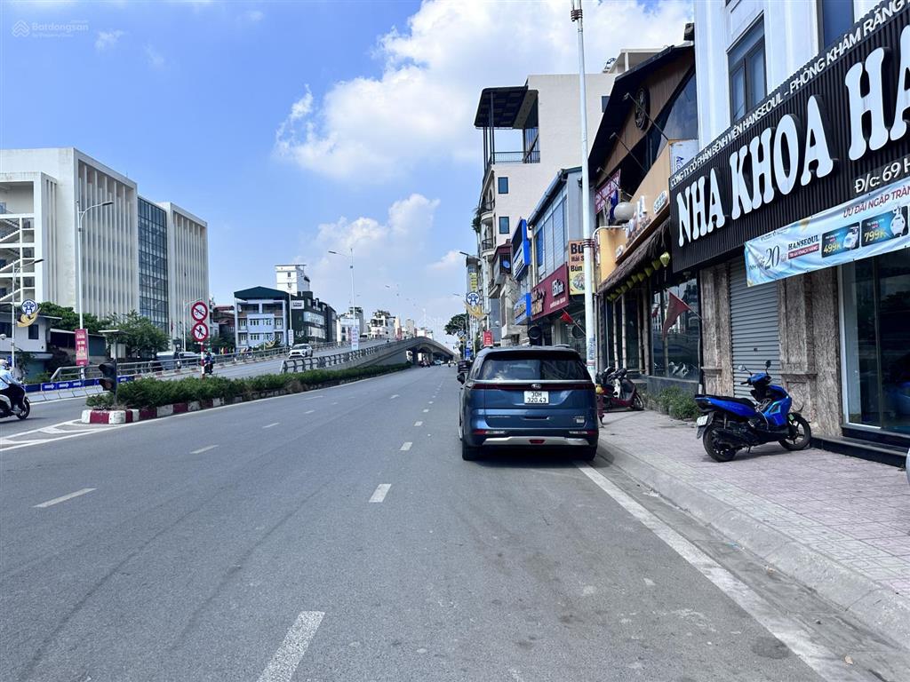 Bán nhà hồng tiến, long biên 20m, giá 3,5 tỷ. cách 3 nhà ra mặt phố, nhỏ tiền, hiếm