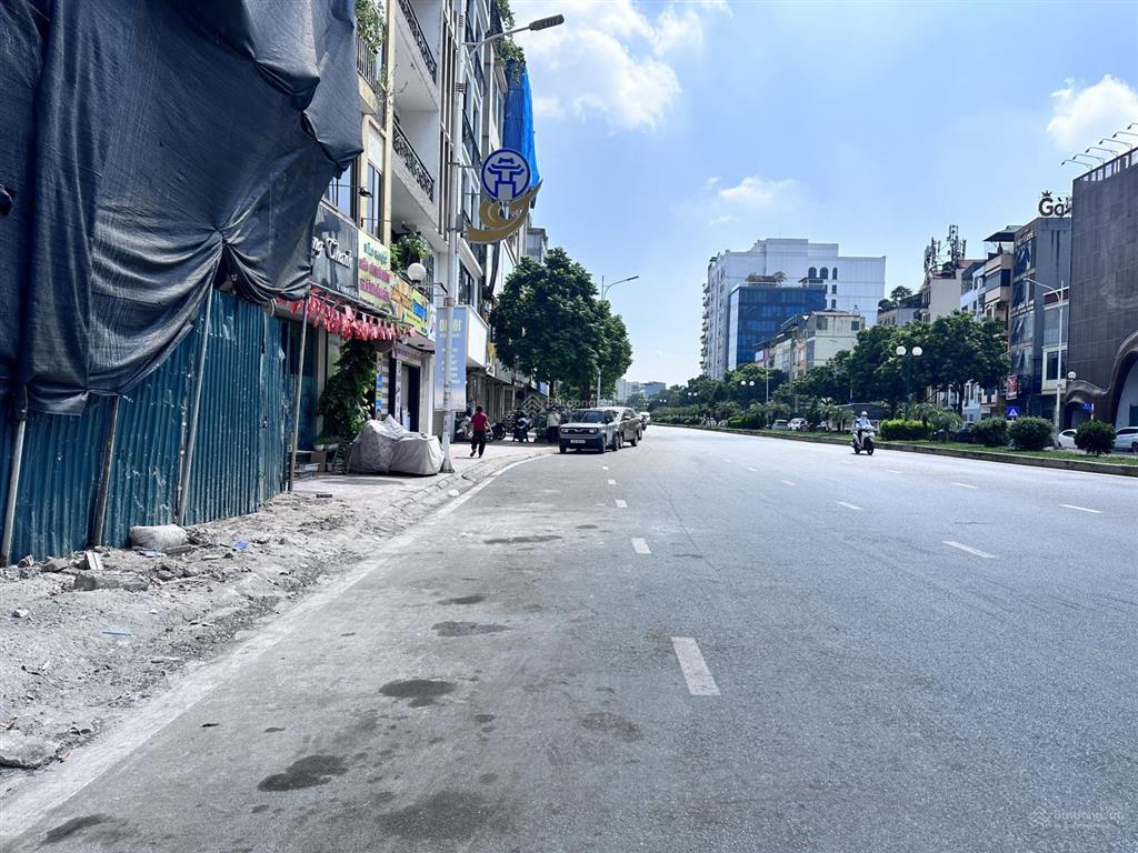 Bán nhà hồng tiến, long biên 20m, giá 3,5 tỷ. cách 3 nhà ra mặt phố, nhỏ tiền, hiếm