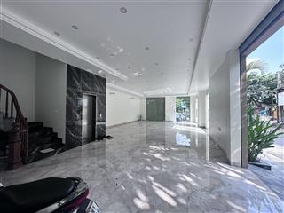 Cho thuê mbkd đẹp tại kiêu kỵ, 15 triệu vnd, 150m2 tầng 1, lô góc, hai mặt đường ô tô tránh