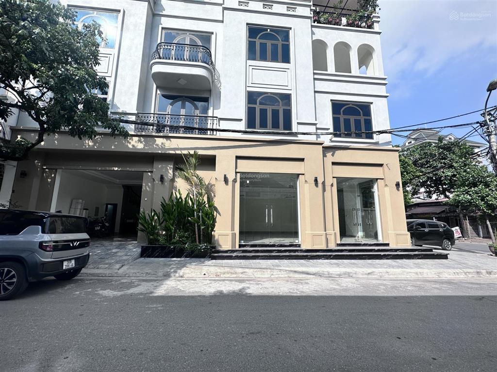 Cho thuê mbkd đẹp tại kiêu kỵ, 15 triệu vnd, 150m2 tầng 1, lô góc, hai mặt đường ô tô tránh
