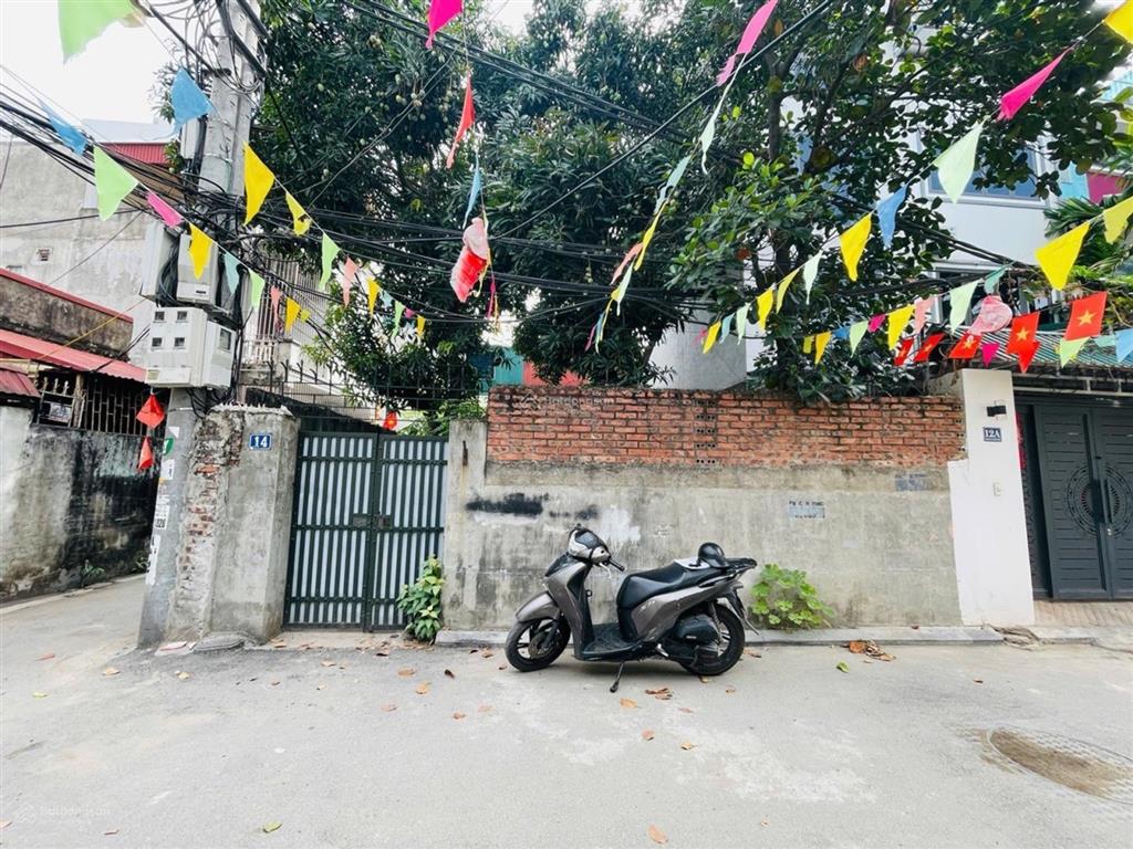 Bán nhà thạch bàn, long biên 110m2, mặt tiền 7.5m giá 14 tỷ, ô tô tránh, kinh doanh, lô góc