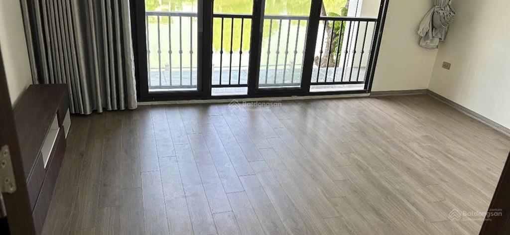Cho thuê căn hộ 2 ngủ tại bồ đề, long biên (mặt hồ 2) 114m2, 2pn giá 13 triệu