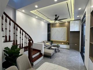 Bán nhà bồ đề, long biên 50m, 5 tầng giá 11.7 tỷ. nhà dân xây, full nội thất đẹp, gần hồ