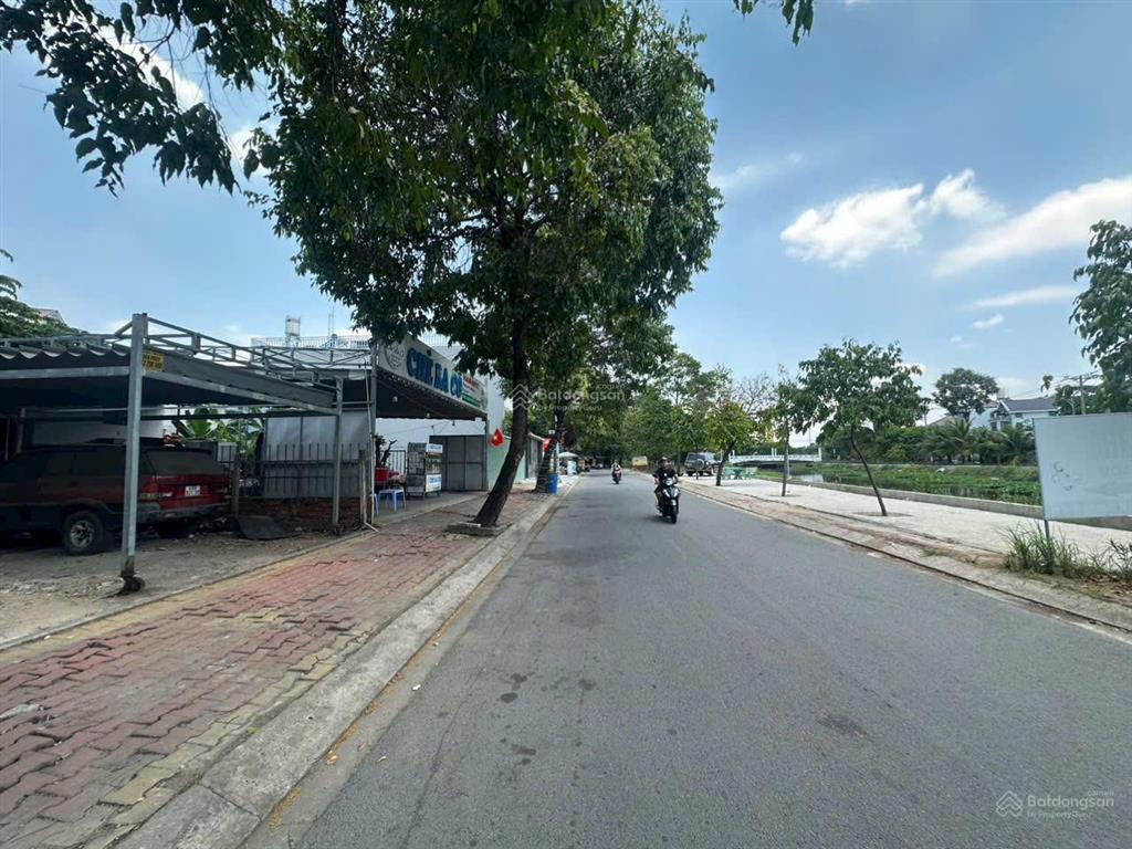 Chính chủ cần tiền bán gấp mảnh đất 200m2, view sông sau lưng chợ đầu mối thủ đức  kinh doanh được
