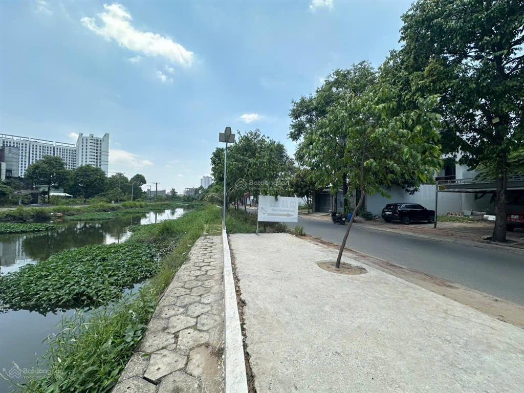 Chính chủ cần tiền bán gấp mảnh đất 200m2, view sông sau lưng chợ đầu mối thủ đức  kinh doanh được