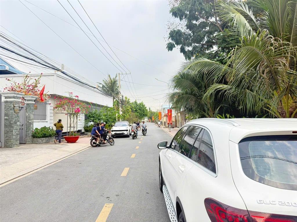 Đất vĩnh phú 23 gần ql13, dt 270m2 (ngang 14m) có kho sẵn, điện 3 pha, đang cho thuê sẵn