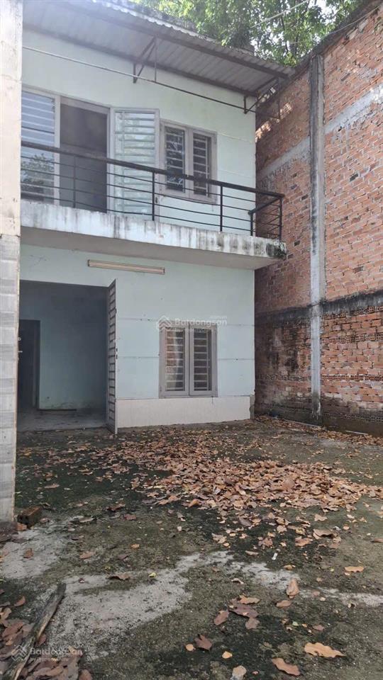 Bán căn nhà 1 trệt 1 lầu 100m2 gần sông sg cách ql13 chưa tới 1km  gần cầu phú long và sông sg