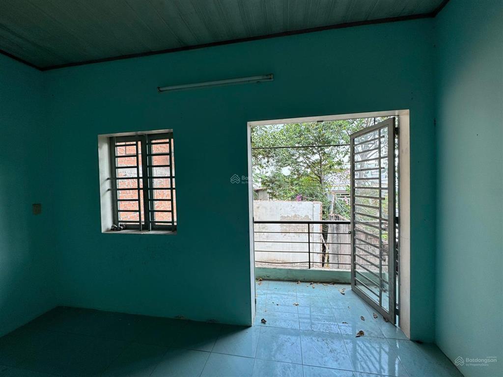 Bán căn nhà 1 trệt 1 lầu 100m2 gần sông sg cách ql13 chưa tới 1km  gần cầu phú long và sông sg