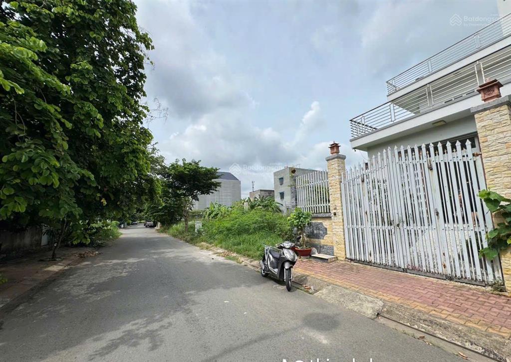 Cần bán 140m2(5,3 x 25,5) gần chợ nông sản thủ đức, shr, có thổ cư,p.vĩnh phú, thuận an, bình dương