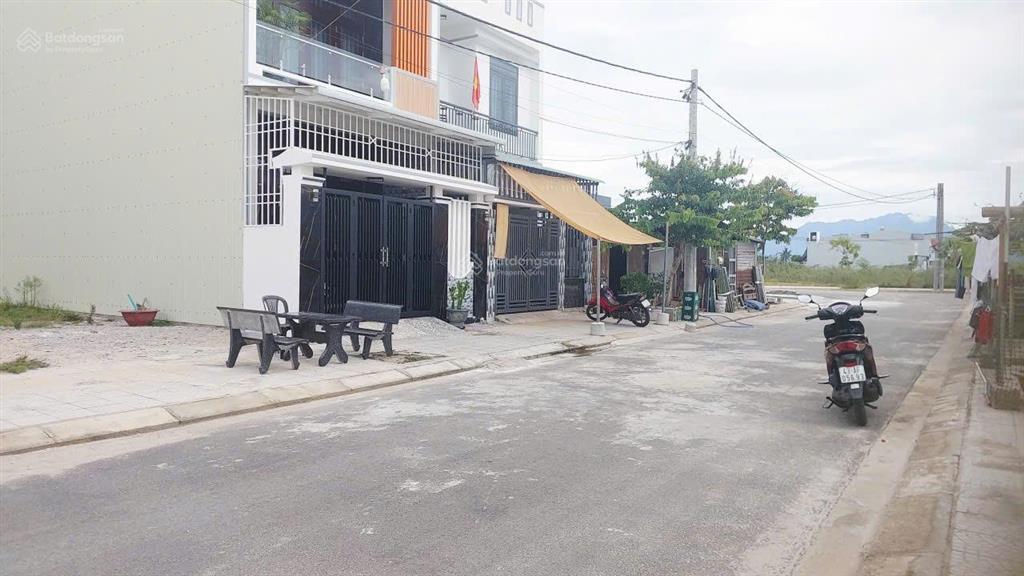 Chỉ 2ty6** sở hữu lô đất đường 5m5 gần biển và các kdt lớn.  0968 678 ***