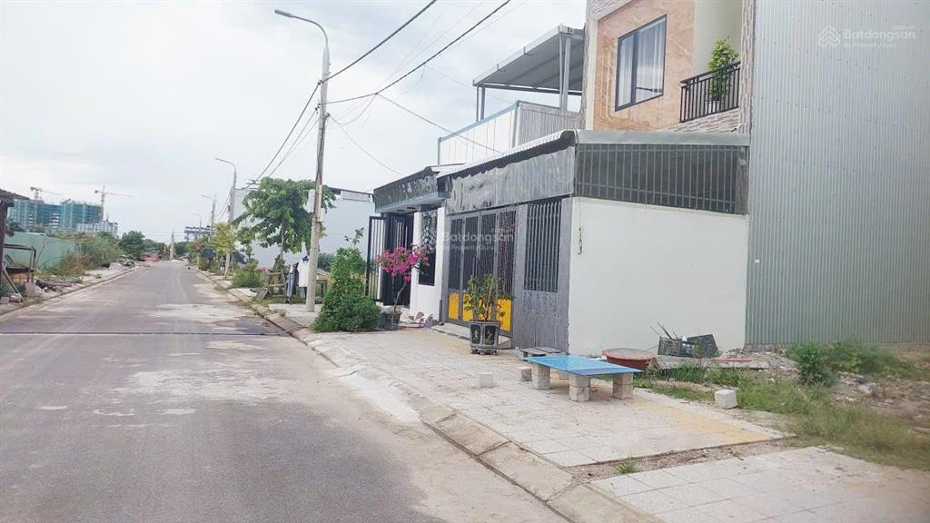 Chỉ 2ty6** sở hữu lô đất đường 5m5 gần biển và các kdt lớn.  0968 678 ***