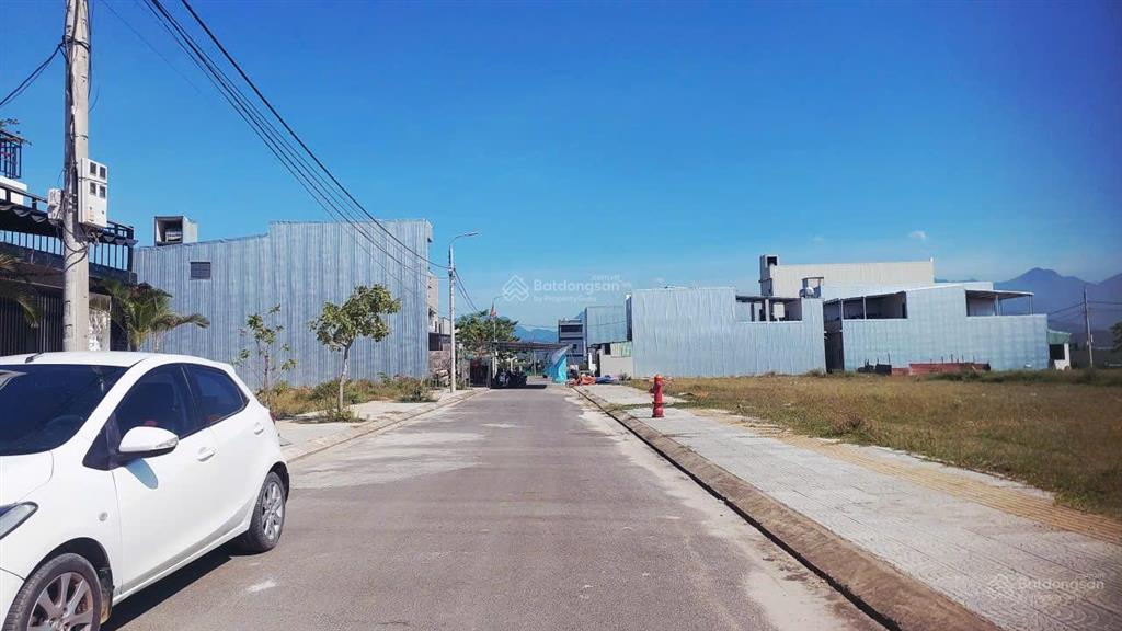 Bán lô đất đường 7m5, ngay cổng vào the lumia danang.  0968 678 ***