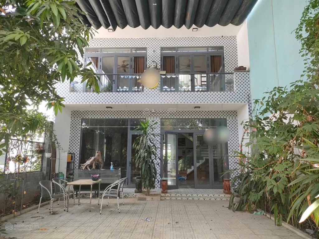 Bán nhà 2 mê tại hòa liên dt 196m2. bên hông chợ sát trường học, giá rẻ.  0968 678 ***