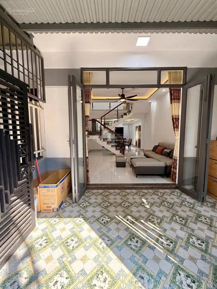 Nhà 2 tầng ngay chợ hòa khánh full nội thất giá 3,69 tỷ.  0968 678 ***
