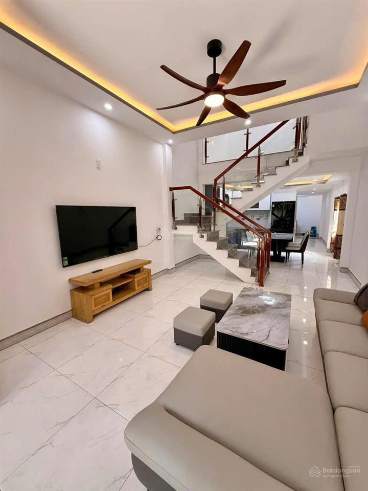 Nhà 2 tầng ngay chợ hòa khánh full nội thất giá 3,69 tỷ.  0968 678 ***