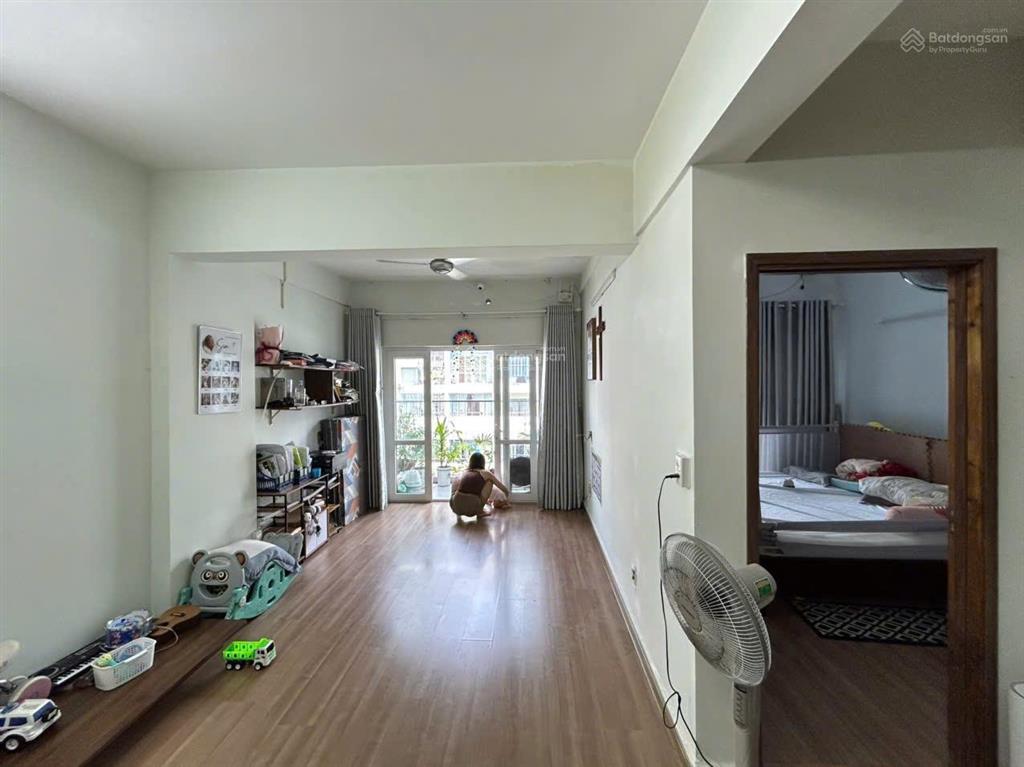Bán căn chung cư 2pn dt 68m2, nhà đẹp sạch sẽ, tầng trung, view nội khu.  0968 678 ***