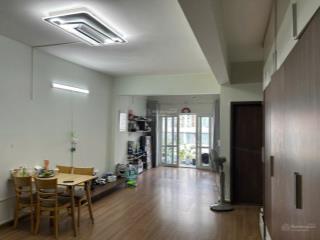 Bán căn chung cư 2pn dt 68m2, nhà đẹp sạch sẽ, tầng trung, view nội khu.  0968 678 ***