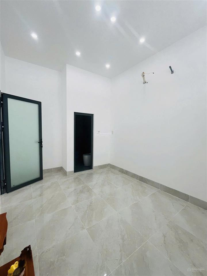 Nhà mặt tiền cho thuê 7,5tr  6,2x40m  2 mặt tiền  kdc nam long ii central lake  sân rộng